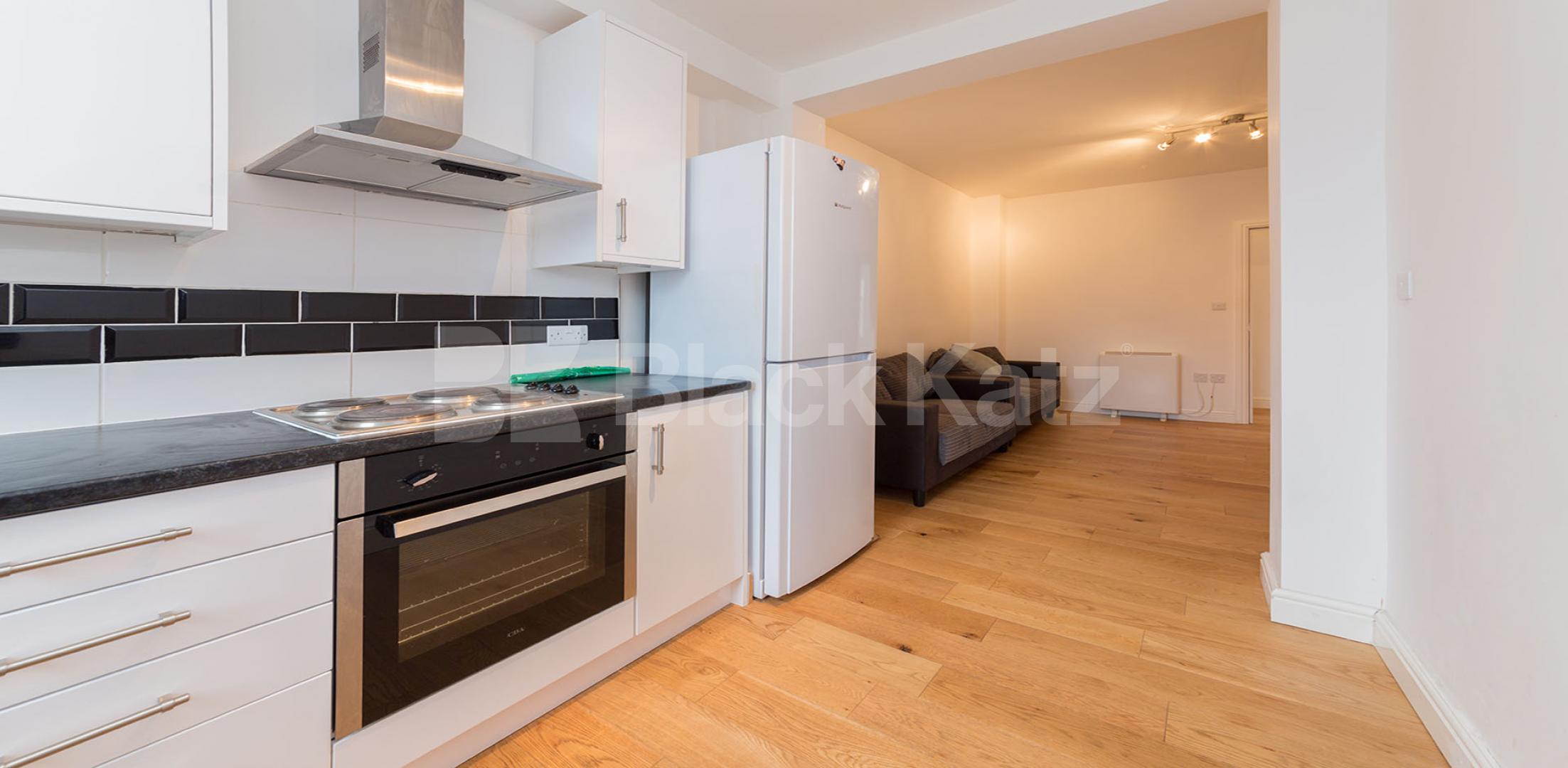 			STUNNING SPACIOUS SPLIT LEVEL 3 BEDROOM FLAT, 3 Bedroom, 1 bath, 1 reception Flat			 Springdale Road , Stoke Newington
